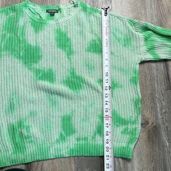 Wild Fable Women’s Oversized Tie Dyed Green Crewneck Sweater, size small - Picture 8 of 9